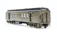 Load image into Gallery viewer, HO Brass Oriental Limited GN - Great Northern HW 60 Foot RPO #25-36 Custom Painted NP - Northern Pacific 95