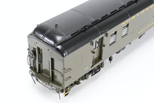 Load image into Gallery viewer, HO Brass Oriental Limited GN - Great Northern HW 60 Foot RPO #25-36 Custom Painted NP - Northern Pacific 95