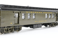 Load image into Gallery viewer, HO Brass Oriental Limited GN - Great Northern HW 60 Foot RPO #25-36 Custom Painted NP - Northern Pacific 95