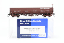Load image into Gallery viewer, HOn3 Blackstone Models D&RGW - Denver & Rio Grande Western Drop Bottom Gondola Flying Grande Herald No. 882