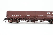 Load image into Gallery viewer, HOn3 Blackstone Models D&RGW - Denver & Rio Grande Western Drop Bottom Gondola Flying Grande Herald No. 882