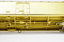 Load image into Gallery viewer, HO Brass OMI - Overland Models, Inc. ATSF - Santa Fe SFRD RR-37 Class 50' Ice Bunker Wood Refrigerator Car