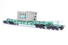 Load image into Gallery viewer, HO Brass Rail Classics PC - Penn Central F-40 Heavy Duty Well Flat Car w/Load Factory Painted No. 768151