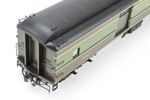 Load image into Gallery viewer, HO Brass W&R Enterprises NP - Northern Pacific Baggage Auto Car Nos. 1587 - 1591 Factory Painted 1946 NCL No. 1589