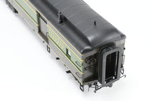 Load image into Gallery viewer, HO Brass W&R Enterprises NP - Northern Pacific Mail & Express Car 1402 - 1421 Factory Painted 1946 NCL No. 1407