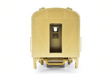 Load image into Gallery viewer, HO Brass Oriental Limited GN - Great Northern Heavyweight Streamstyled Deluxe Coach Nos. 944-949