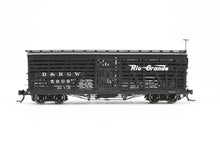 Load image into Gallery viewer, HOn3 Blackstone Models D&RGW - Denver & Rio Grande Western 5500 Series 30' Double Deck Stock Car Flying Grande Herald No. 5609