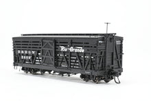 Load image into Gallery viewer, HOn3 Blackstone Models D&RGW - Denver & Rio Grande Western 5500 Series 30' Double Deck Stock Car Flying Grande Herald No. 5609