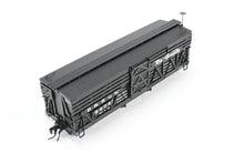 Load image into Gallery viewer, HOn3 Blackstone Models D&RGW - Denver & Rio Grande Western 5500 Series 30' Double Deck Stock Car Flying Grande Herald No. 5609