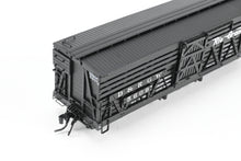 Load image into Gallery viewer, HOn3 Blackstone Models D&RGW - Denver & Rio Grande Western 5500 Series 30' Double Deck Stock Car Flying Grande Herald No. 5609