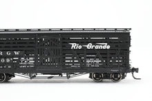 Load image into Gallery viewer, HOn3 Blackstone Models D&RGW - Denver & Rio Grande Western 5500 Series 30' Double Deck Stock Car Flying Grande Herald No. 5609