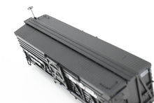 Load image into Gallery viewer, HOn3 Blackstone Models D&RGW - Denver & Rio Grande Western 5500 Series 30' Double Deck Stock Car Flying Grande Herald No. 5609