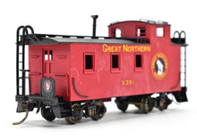 Load image into Gallery viewer, HO Brass Lambert GN - Great Northern #924 Wood Caboose CP X391