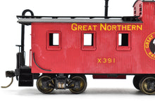 Load image into Gallery viewer, HO Brass Lambert GN - Great Northern #924 Wood Caboose CP X391