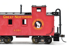 Load image into Gallery viewer, HO Brass Lambert GN - Great Northern #924 Wood Caboose CP X391
