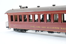 Load image into Gallery viewer, On2 Brass NJ Custom Brass SR&RL - Sandy River and Rangeley Lakes Combine Car No. 15 CP Port Jane & Allerton No. 24 REBOXX