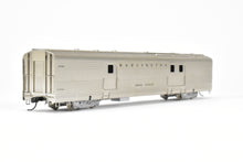 Load image into Gallery viewer, HO Brass Oriental Limited WP/D&RGW/CB&Q California Zephyr Baggage "Silver Coyote"