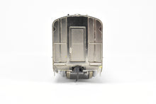 Load image into Gallery viewer, HO Brass Oriental Limited WP/D&RGW/CB&Q California Zephyr Baggage "Silver Coyote"