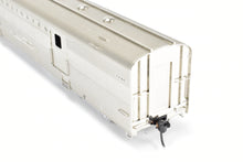 Load image into Gallery viewer, HO Brass Oriental Limited WP/D&RGW/CB&Q California Zephyr Baggage "Silver Coyote"