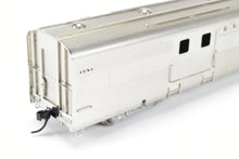 Load image into Gallery viewer, HO Brass Oriental Limited WP/D&RGW/CB&Q California Zephyr Baggage "Silver Coyote"