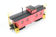Load image into Gallery viewer, HO Brass DVP - Division Point L&N - Louisville & Nashville 32' Wood Caboose "Little Woody" FP No. 119