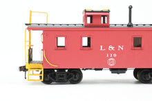 Load image into Gallery viewer, HO Brass DVP - Division Point L&N - Louisville & Nashville 32' Wood Caboose "Little Woody" FP No. 119