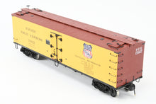 Load image into Gallery viewer, Gauge 1 - 1:32nd Scale Brass Eastern Railways PFE - Pacific Fruit Express R-30-12 Reefer Factory Painted Road Number 15922 No. 27 of 45