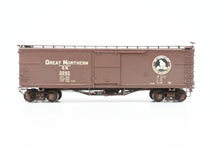 Load image into Gallery viewer, HO Brass NPP - Nickel Plate Products GN - Great Northern 40' Boxcar KC Brake Version Custom Painted and Weathered No. 3592