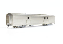 Load image into Gallery viewer, HO Brass Oriental Limited WP/D&RGW/CB&Q California Zephyr Baggage "Silver Bear"