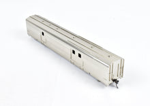 Load image into Gallery viewer, HO Brass Oriental Limited WP/D&RGW/CB&Q California Zephyr Baggage "Silver Bear"