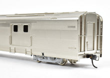 Load image into Gallery viewer, HO Brass Oriental Limited WP/D&RGW/CB&Q California Zephyr Baggage "Silver Bear"