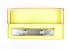 Load image into Gallery viewer, HO Brass Oriental Limited WP/D&RGW/CB&Q California Zephyr Baggage "Silver Bear"
