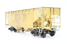 Load image into Gallery viewer, O Brass U.S. Hobbies Various Roads Offset Side Twin Hopper w/Trucks