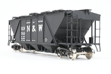 Load image into Gallery viewer, O Brass PSC - Precision Scale Co. N&W - Norfolk & Western HC-1 Covered Hopper Factory Painted No. 70446