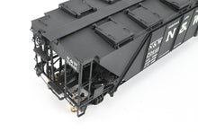 Load image into Gallery viewer, O Brass PSC - Precision Scale Co. N&W - Norfolk & Western HC-1 Covered Hopper Factory Painted No. 70446