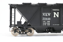 Load image into Gallery viewer, O Brass PSC - Precision Scale Co. N&W - Norfolk & Western HC-1 Covered Hopper Factory Painted No. 70446