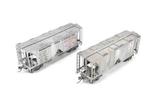 Load image into Gallery viewer, HO Brass Pecos River Brass Various Roads Lot of 2 ACF 34' Covered Hoppers Custom Painted and Weathered in REBOXX