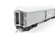 Load image into Gallery viewer, HO Brass Railworks LIRR - Long Island Railroad B-60b Baggage w/o Vents FP Grey