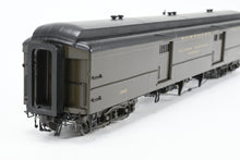Load image into Gallery viewer, HO Brass W&R Enterprises NP - Northern Pacific Truss Rod Baggage Car Nos. 1517 - 1576 Factory Painted Pullman Green No. 1543