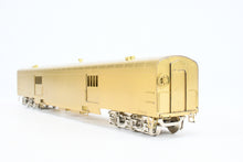Load image into Gallery viewer, HO Brass Oriental Limited GN - Great Northern Streamlined "Empire Builder" 262 Baggage Skirted