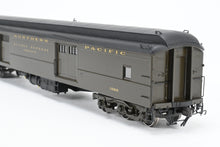 Load image into Gallery viewer, HO Brass W&R Enterprises NP - Northern Pacific Baggage Auto Car Factory Painted Pullman Green No. 1588