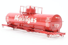 Load image into Gallery viewer, O Brass PSC - Precision Scale Co. Various Roads ACF 8,000 Gallon Insulated Tank Car Factory Painted Red WSRX - Mobilgas No. 238