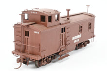 Load image into Gallery viewer, HO Brass Trains Inc. ATSF - Santa Fe Wood "Blind End" Caboose Custom Painted No. 1015