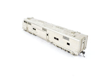 Load image into Gallery viewer, HO Brass Oriental Limited CB&Q - Burlington Route EMD E5A 2000 HP Phase 1 CB&Q "Silver Carrier"