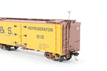 Load image into Gallery viewer, HOn3 Micro-Trains C&S - Colorado & Southern 30’ Composite Underframe Refrigerator Car FP No. 515