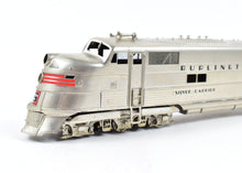Load image into Gallery viewer, HO Brass Oriental Limited CB&Q - Burlington Route EMD E5A 2000 HP Phase 1 CB&Q "Silver Carrier"