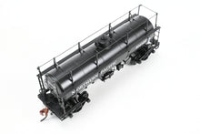 Load image into Gallery viewer, HO Brass W&R Enterprises NP - Northern Pacific Pressed Steel Car Co. High Walkway One Dome 8,000 Gallon Tank Car Pro-Painted No. 101127