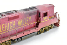 Load image into Gallery viewer, HO Brass Oriental Limited LV - Lehigh Valley EMD GP9 1750 HP Intermediate Dynamic Brake CP & Weathered