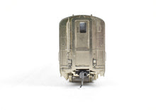 Load image into Gallery viewer, HO Brass Hallmark Models ATSF - Santa Fe High Level Transition Chair Car 528 Series
