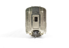 Load image into Gallery viewer, HO Brass Hallmark Models ATSF - Santa Fe High Level Transition Chair Car 528 Series